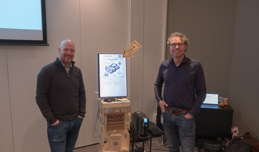 Danny Groenenboom (Gwynt) en Lennart van Wijk (Triple) met de patentmachine Danny Groenenboom (Gwynt) en Lennart van Wijk (Triple) met de patentmachine